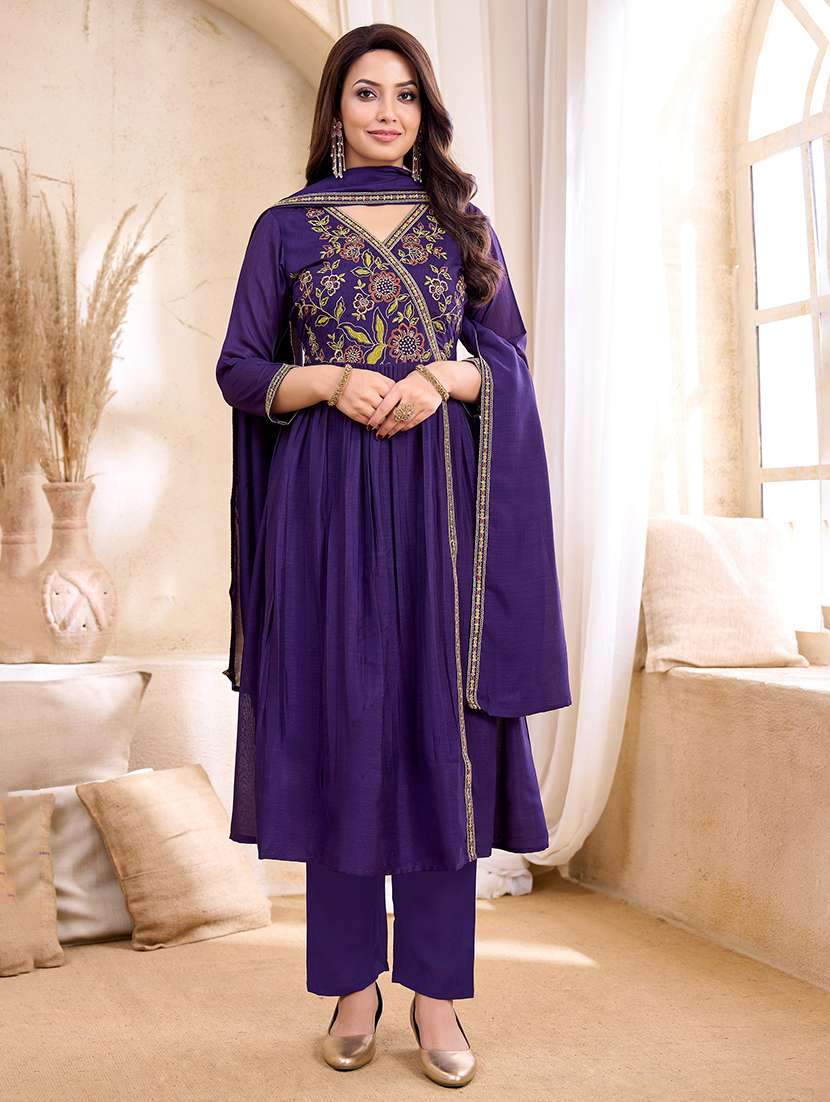 women embroidered three quarter sleeves kurta pant set with dupatta