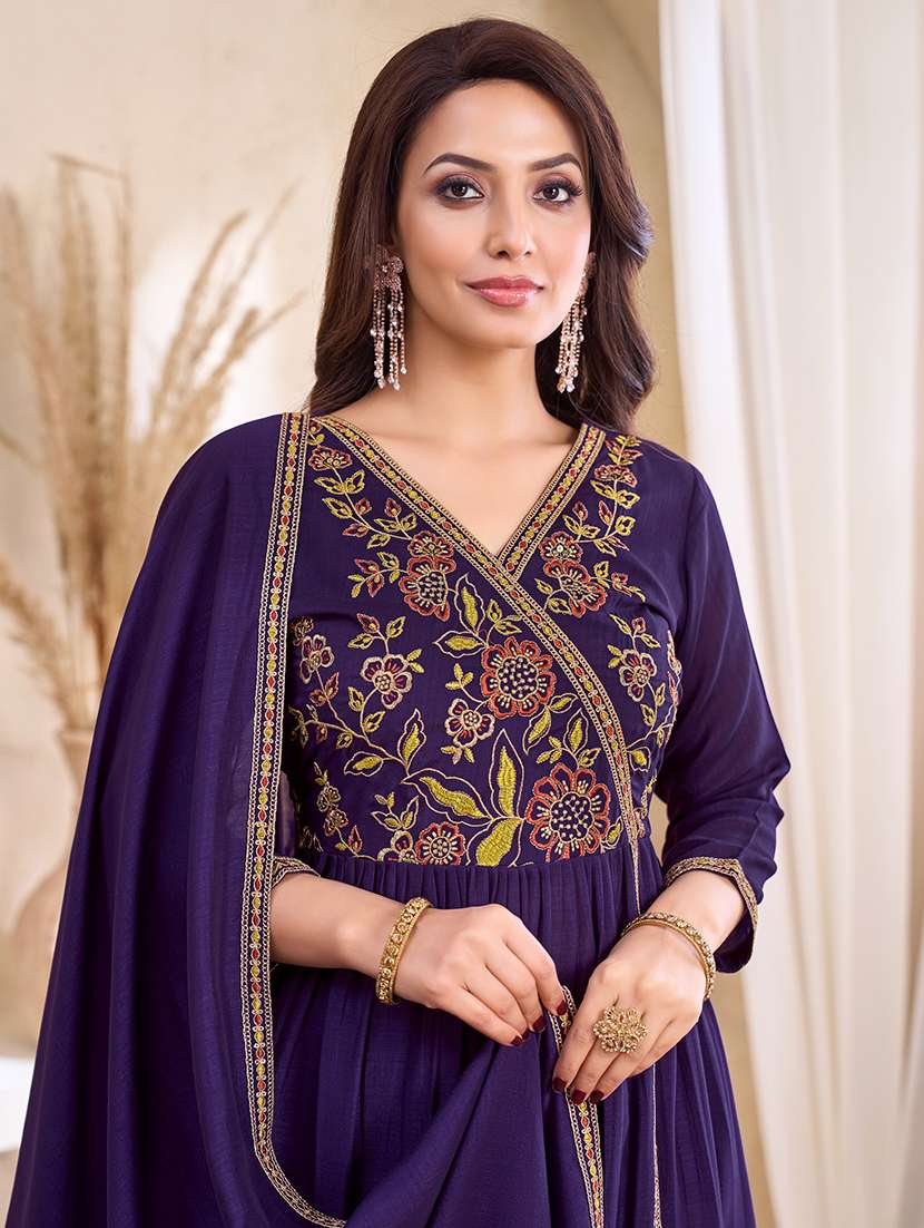 Women Embroidered Three Quarter Sleeves Kurta Pant Set With Dupatta - 22577452 -  Standard Image - 1