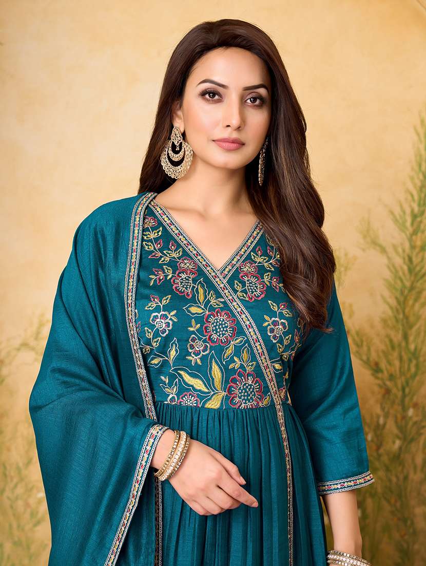 women embroidered three quarter sleeves kurta pant set with dupatta - 22577453 -  Standard Image - 1