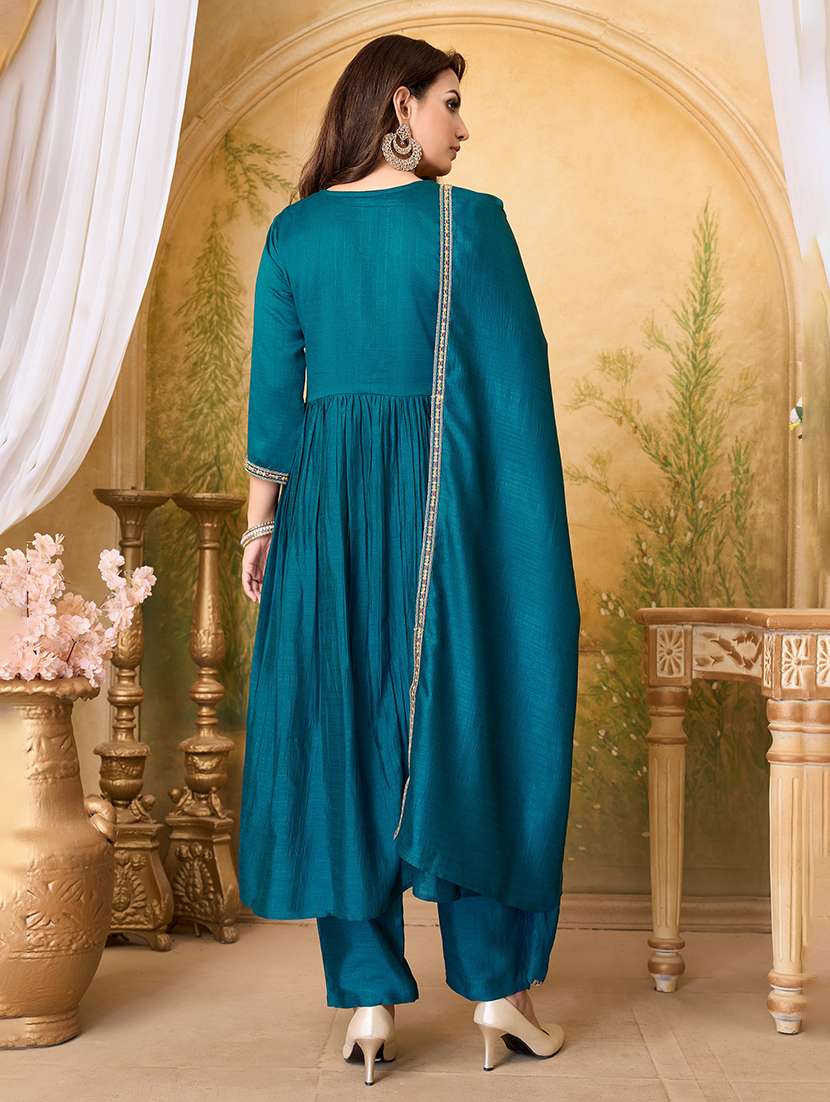 women embroidered three quarter sleeves kurta pant set with dupatta - 22577453 -  Standard Image - 4