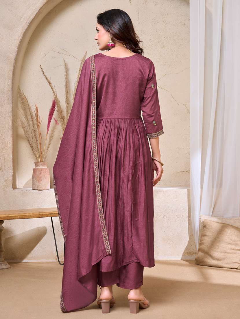 women embroidered three quarter sleeves kurta pant set with dupatta - 22577463 -  Standard Image - 4