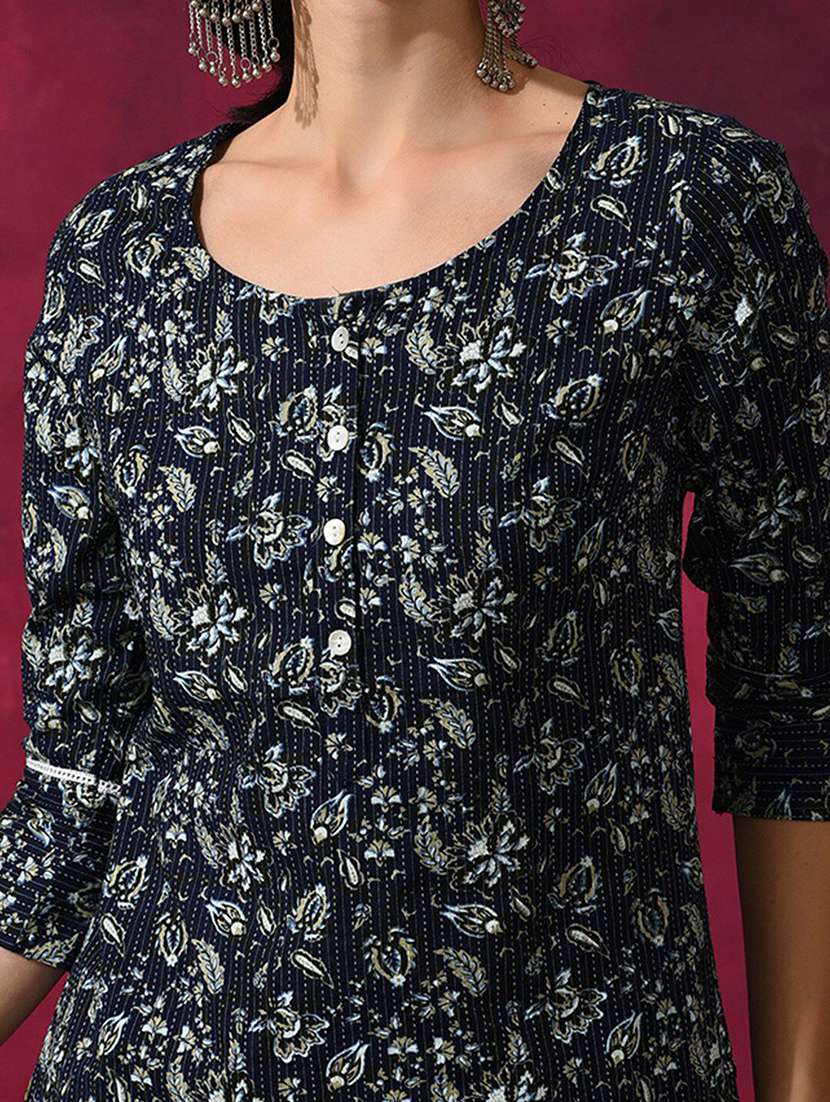 women printed three quarter sleeves kurta pant set  - 22578404 -  Standard Image - 1