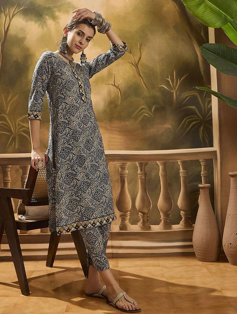 women printed three quarter sleeves kurta pant set - 22578436 -  Standard Image - 4