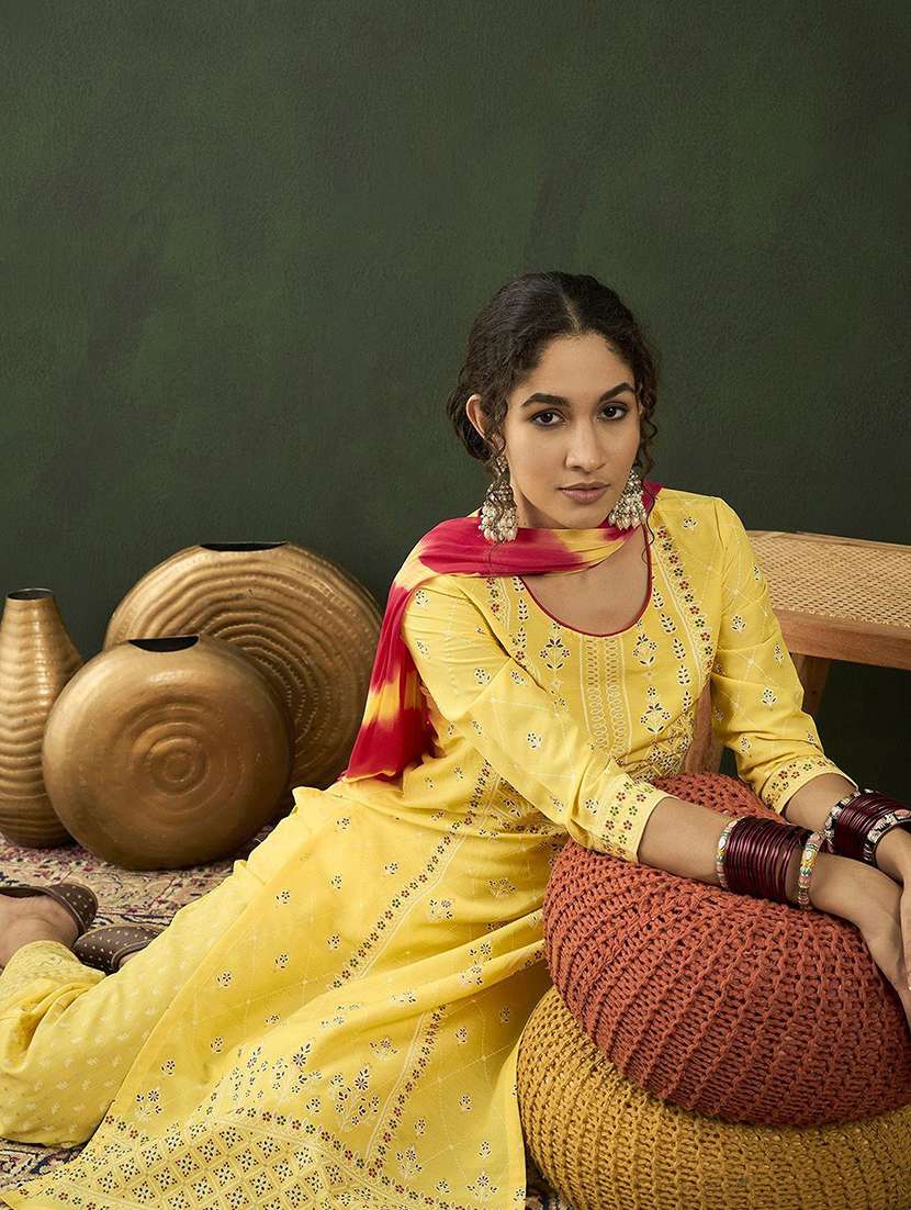 Women Printed Three Quarter Sleeves Kurta Pant Set With Dupatta - 22578518 -  Standard Image - 1
