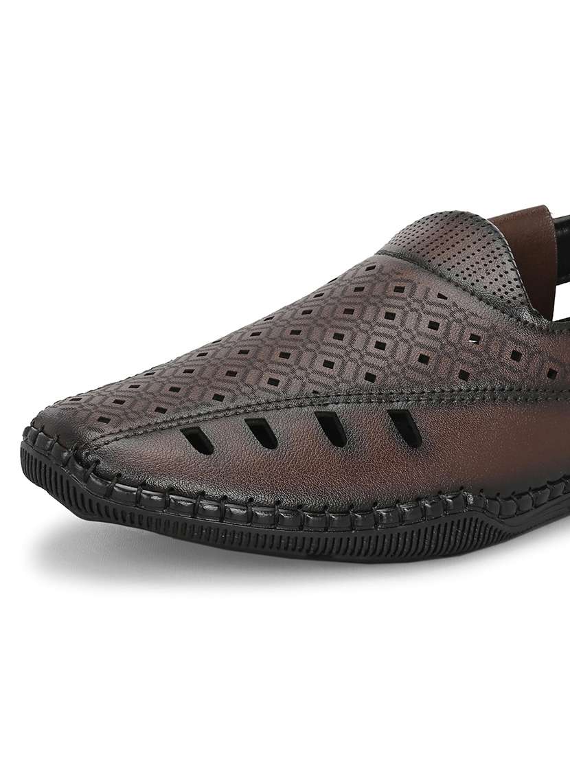 Men Solid Close Back Sandal - 22578545 -  Standard Image - 4