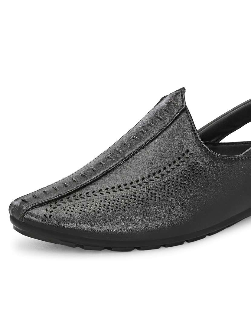 Men Solid Close Back Sandal - 22578546 -  Standard Image - 4