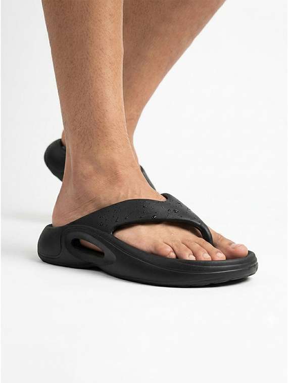 men solid toe separator slippers - 22578573 -  Standard Image - 1