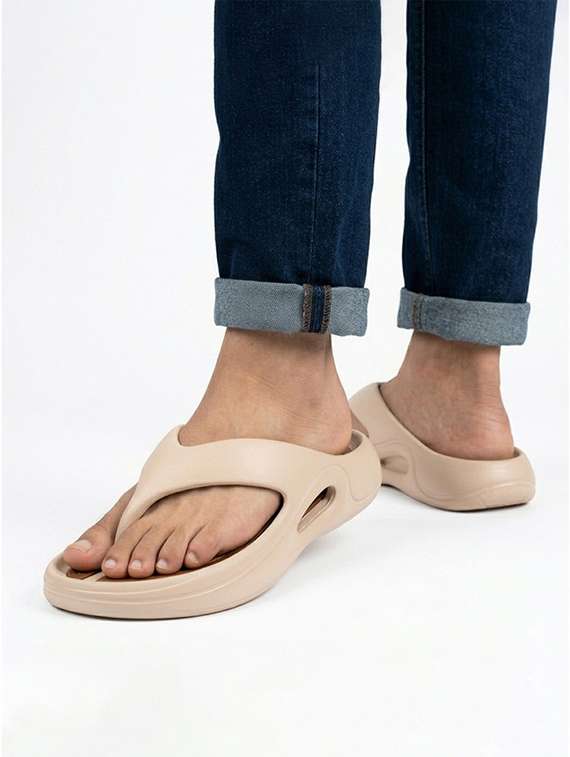 men solid toe separator slippers - 22578574 -  Standard Image - 1