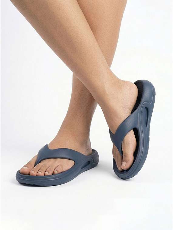 men solid toe separator slipper - 22578575 -  Standard Image - 1