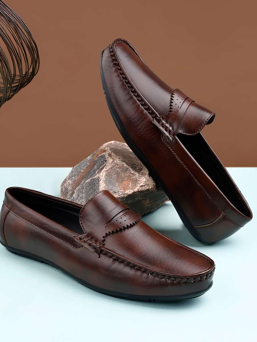 men solid slip on loafer