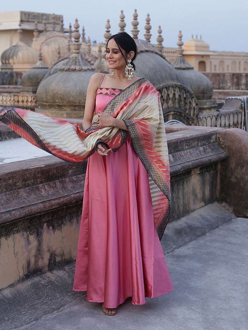 women embellished shoulder strap kurta dupatta set
