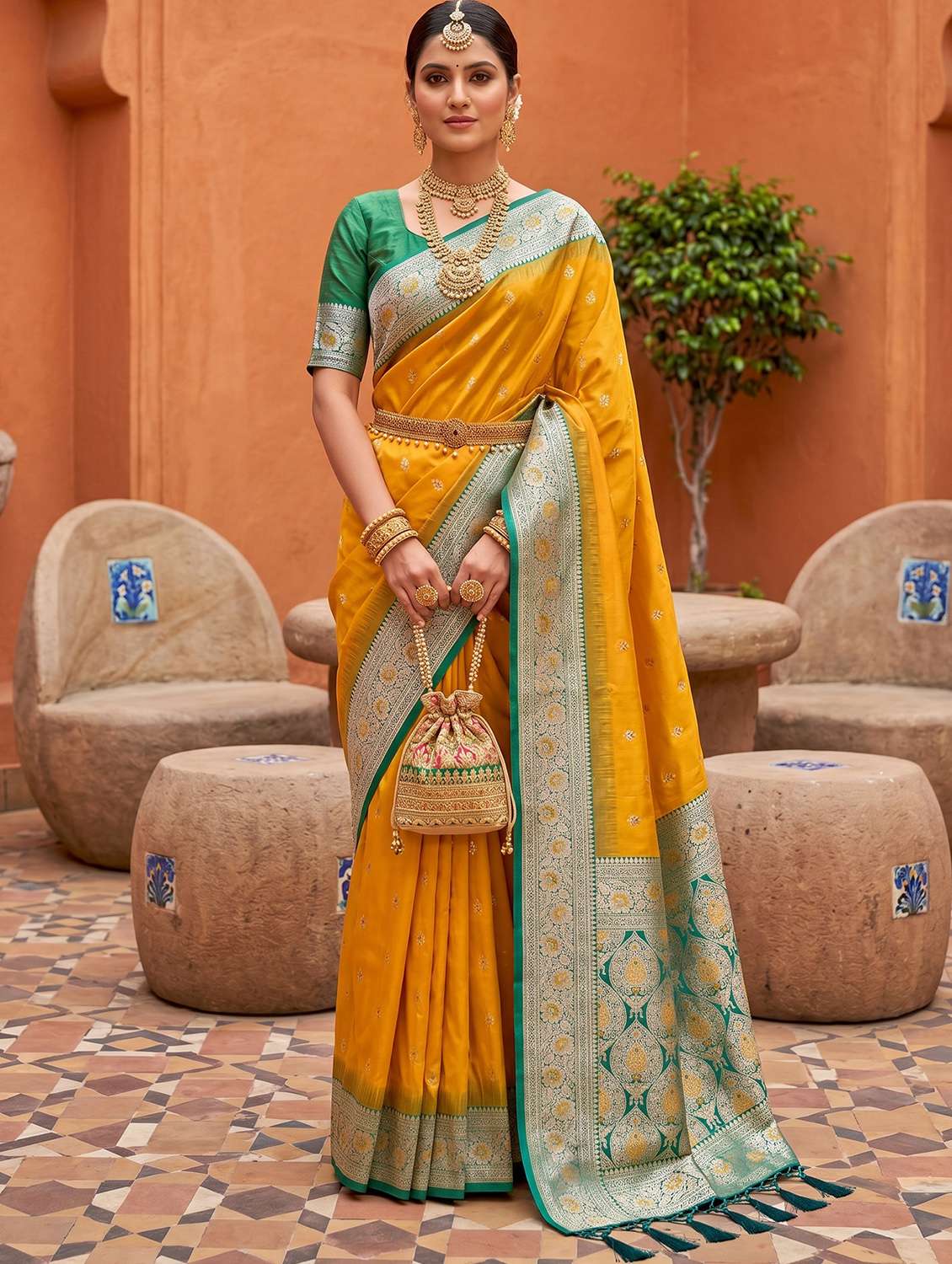 women self design banarasi saree with blouse - 22579216 -  Standard Image - 1