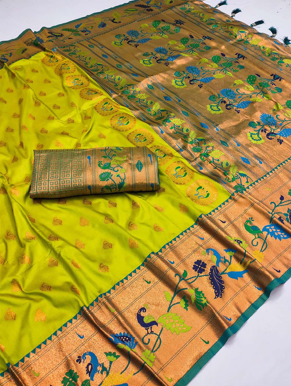 women self design paithani saree with blouse - 22579232 -  Standard Image - 4