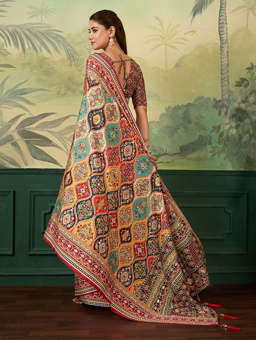 women printed mirror work saree with blouse - 22579260 -  Standard Image - 4