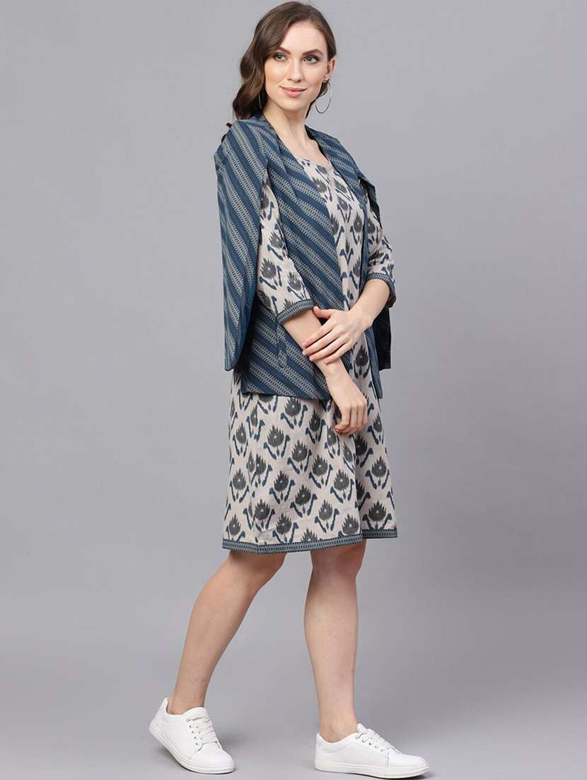 women printed regular shrug - 22579492 -  Standard Image - 4