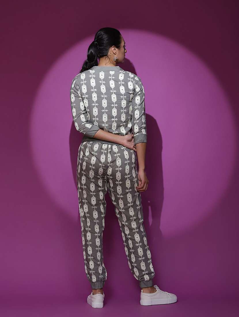 women printed three quarter sleeves jacket and trouser set - 22579509 -  Standard Image - 4