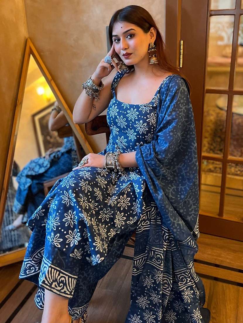 women printed sleeveless kurta palazzo set with dupatta - 22579617 -  Standard Image - 1