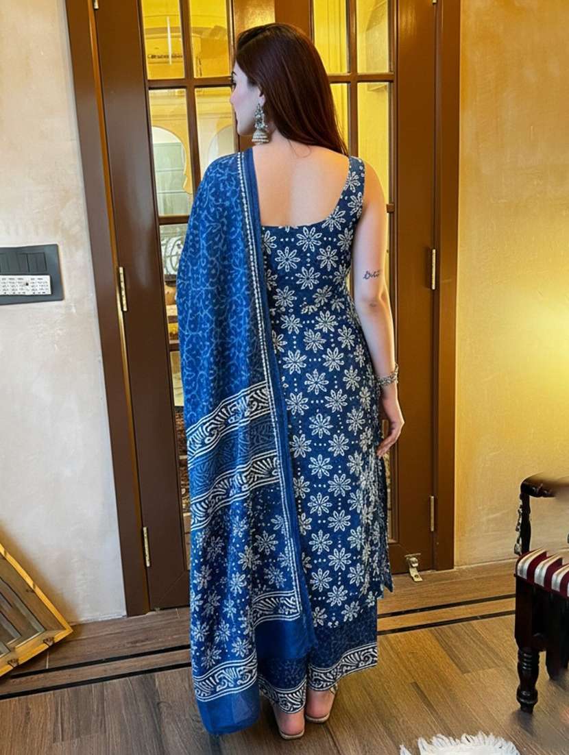 women printed sleeveless kurta palazzo set with dupatta - 22579617 -  Standard Image - 4