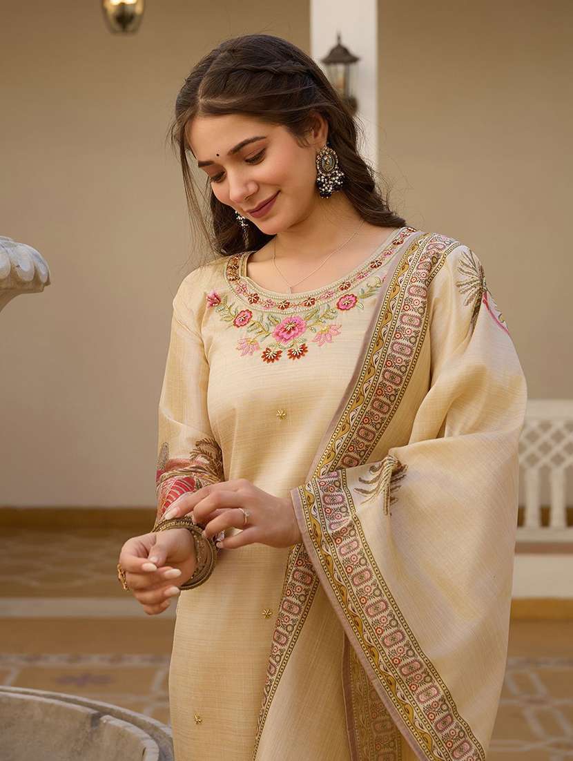 women embroidered three quarter sleeves kurta pant set with dupatta - 22579620 -  Standard Image - 4