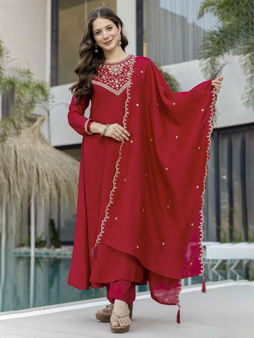 women embroidered three quarter sleeves kurta pant set with dupatta