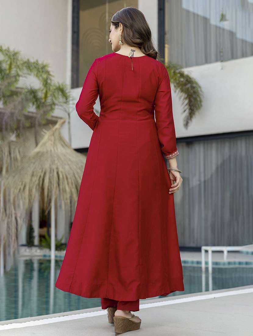 women embroidered three quarter sleeves kurta pant set with dupatta - 22579661 -  Standard Image - 4