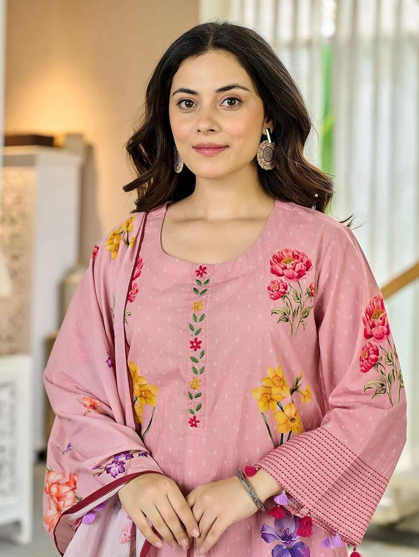 Women Printed Three Quarter Sleeves Kurta Pant Set With Dupatta - 22579669 -  Standard Image - 1