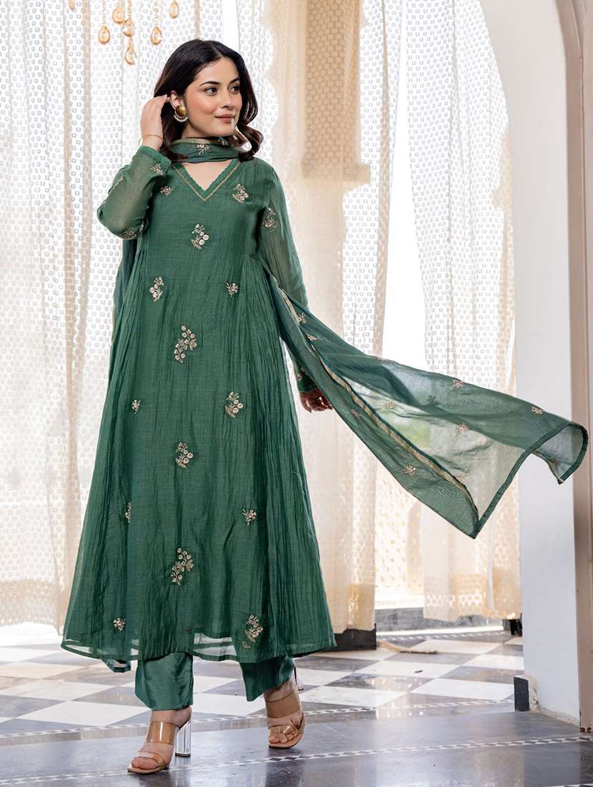 women embroidered long sleeves kurta and pant set with dupatta - 22579675 -  Standard Image - 4
