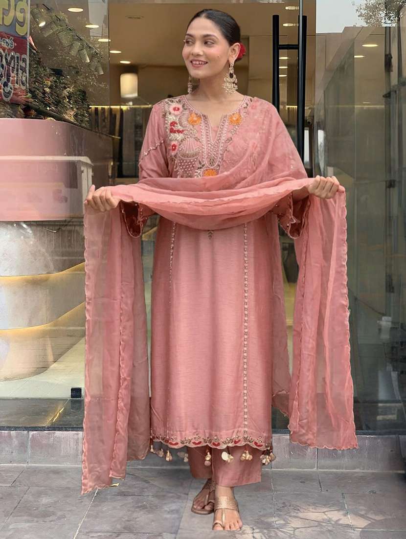 women embroidered three quarter sleeves kurta pant set with dupatta