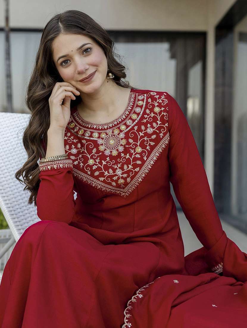 women embroidered three quarter sleeves kurta pant set with dupatta - 22579708 -  Standard Image - 4