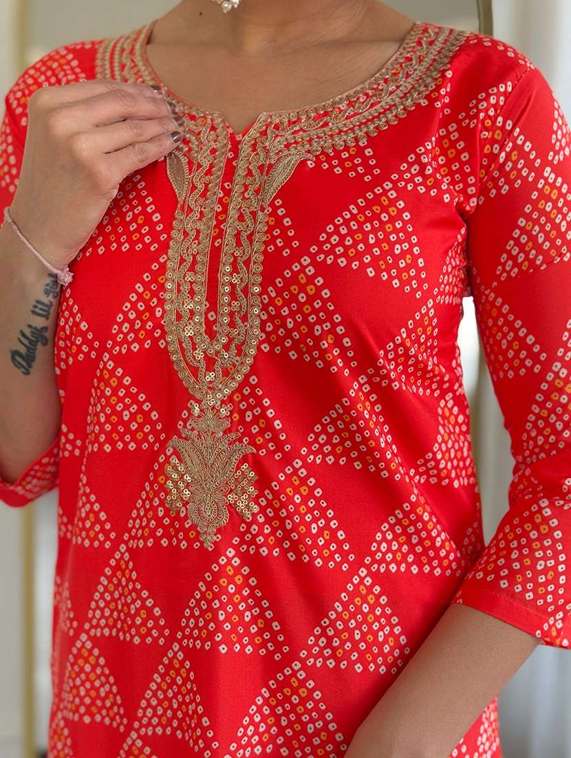 Women Printed Three Quarter Sleeves Kurta Pant Set With Dupatta - 22579719 -  Standard Image - 4