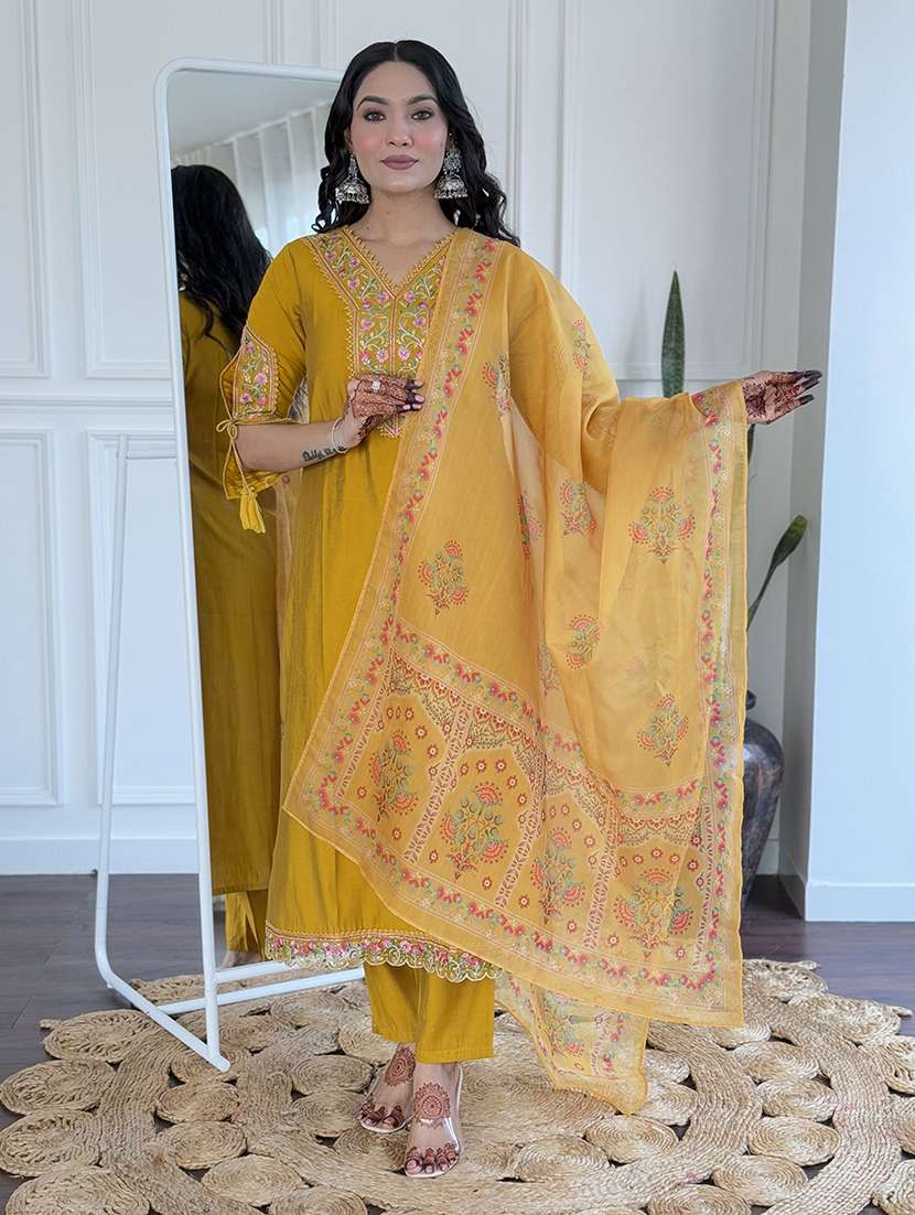 women embroidered three quarter sleeves kurta pant set with dupatta