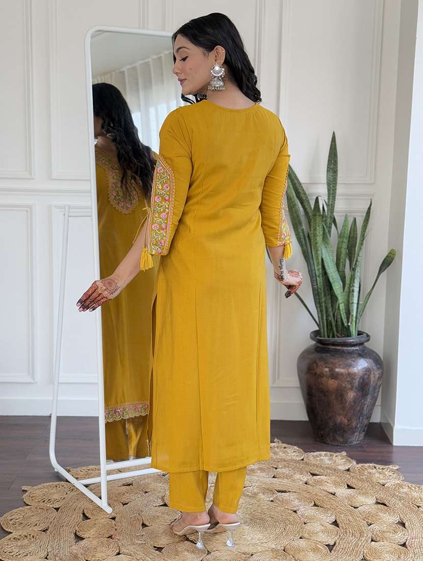 Women Embroidered Three Quarter Sleeves Kurta Pant Set With Dupatta - 22579727 -  Standard Image - 4