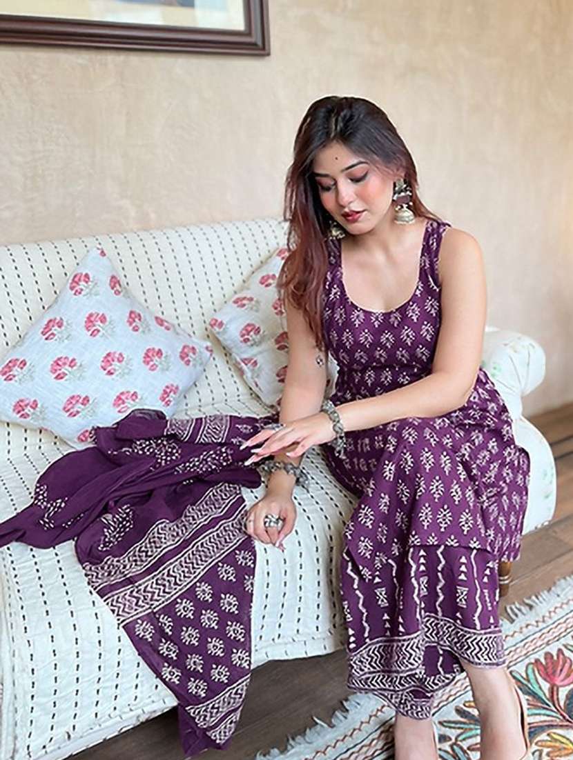women printed sleeveless kurta palazzo set with dupatta - 22579740 -  Standard Image - 4