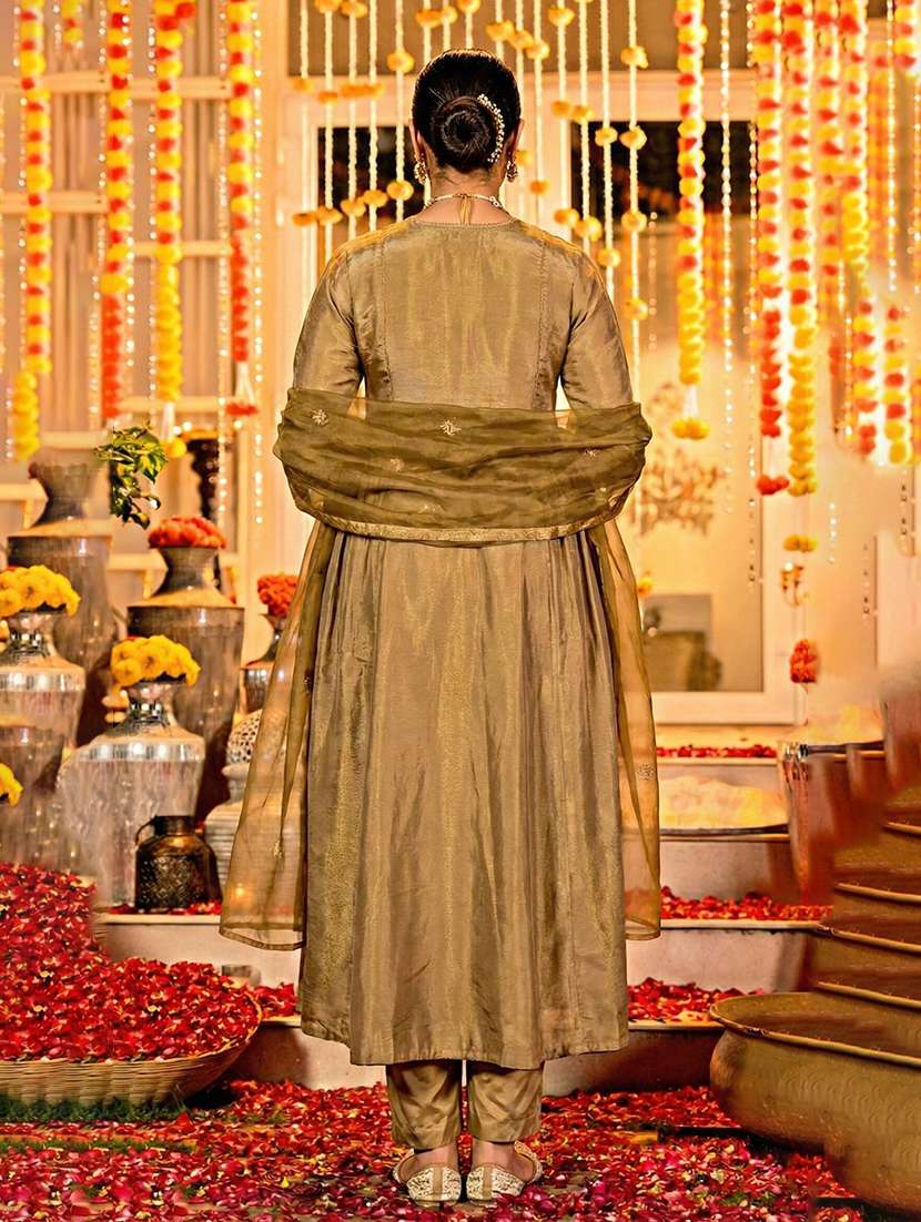 women embroidered three quarter sleeves kurta pant set with dupatta - 22579746 -  Standard Image - 4