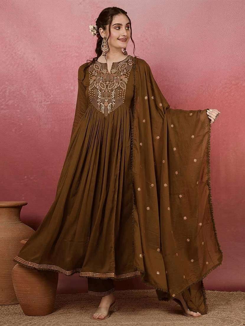 women embroidered long sleeves kurta pant set with dupatta