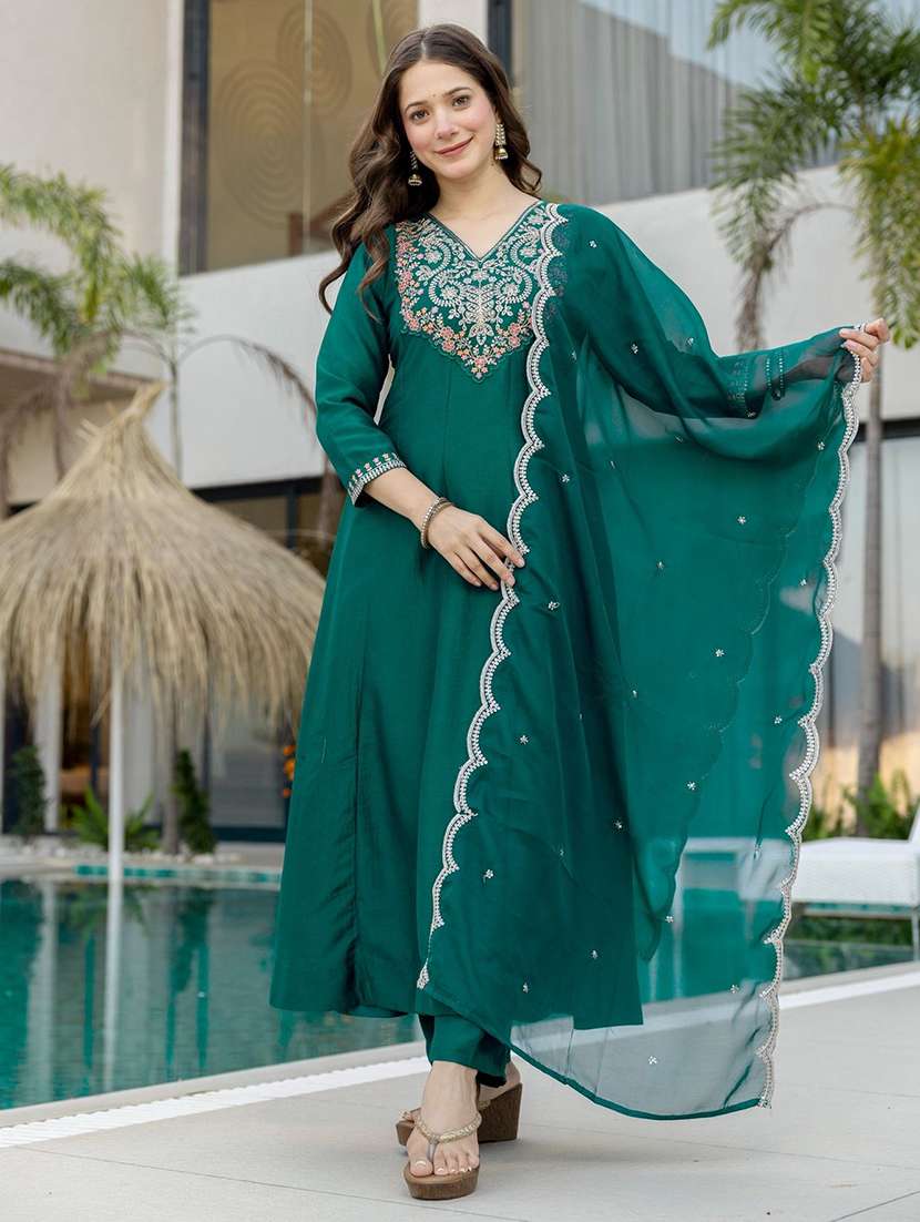 women embroidered three quarter sleeves kurta pant set with dupatta
