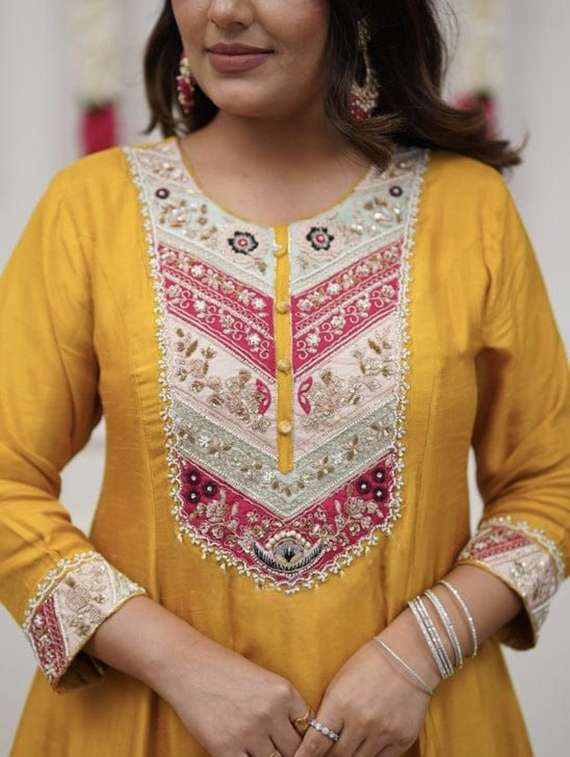 women embroidered three quarter sleeves kurta pant set with dupatta - 22579817 -  Standard Image - 4