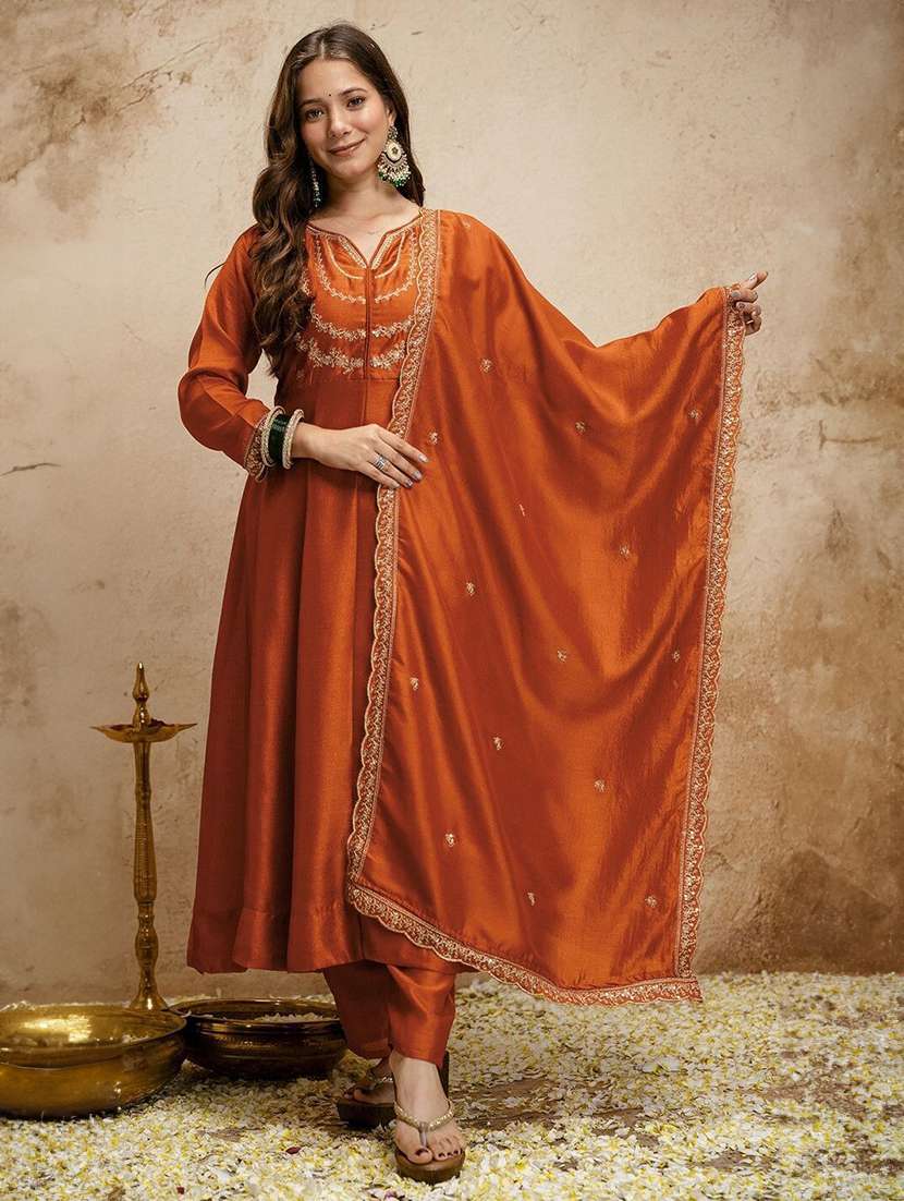 women embroidered three quarter sleeves kurta pant set with dupatta