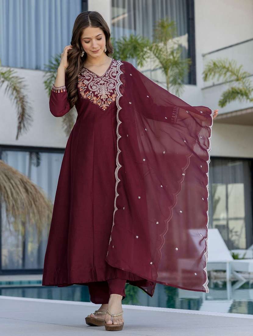 women embroidered three quarter sleeves kurta pant set with dupatta