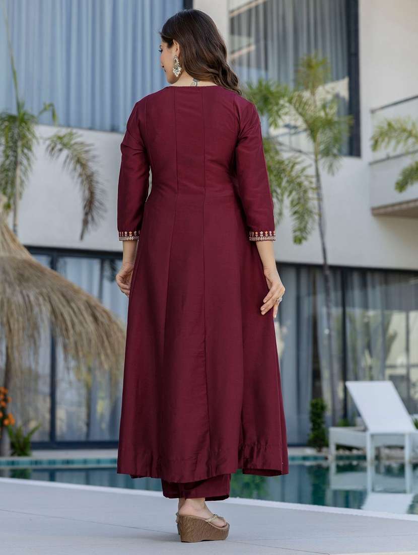 women embroidered three quarter sleeves kurta pant set with dupatta - 22579895 -  Standard Image - 4