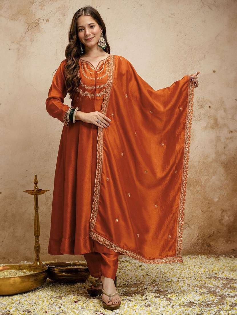 women embroidered three quarter sleeves kurta pant set with dupatta