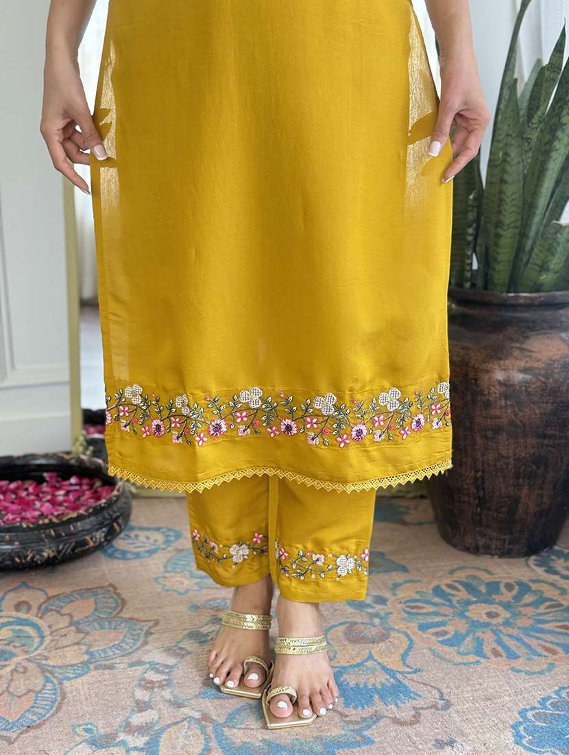 women embroidered three quarter sleeves kurta pant set with dupatta - 22579921 -  Standard Image - 4