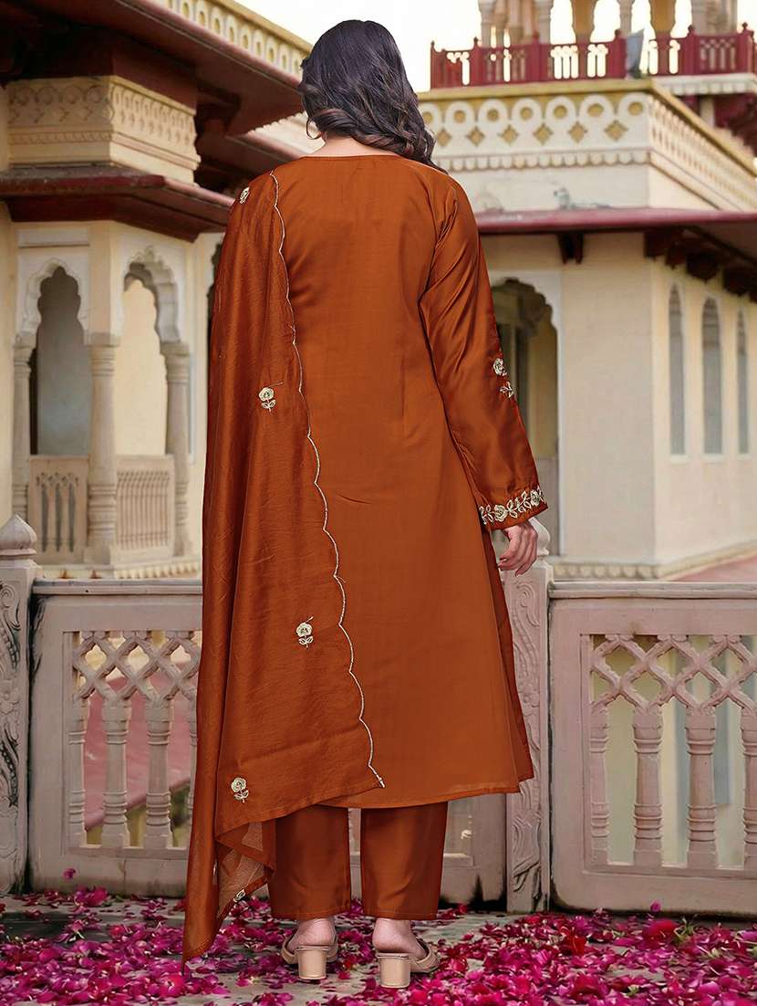 women embroidered long sleeves kurta pant set with dupatta - 22579930 -  Standard Image - 4