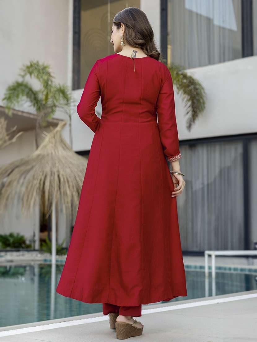 women embroidered three quarter sleeves kurta pant set with dupatta - 22579970 -  Standard Image - 4