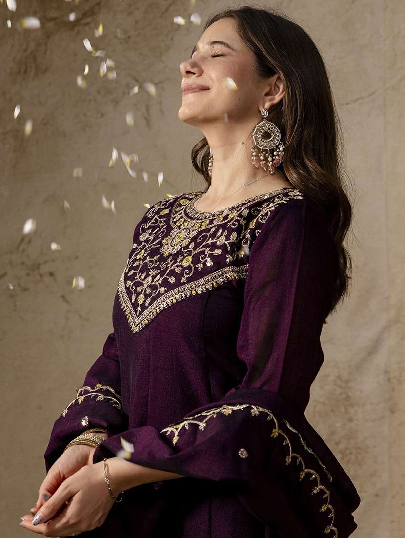 Women Embroidered Three Quarter Sleeves Kurta Pant Set With Dupatta - 22579979 -  Standard Image - 1