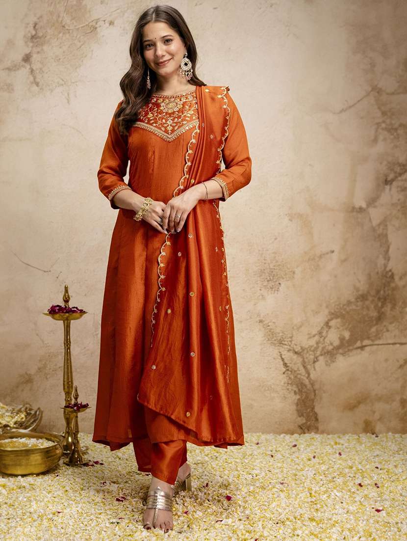 women embroidered three quarter sleeves kurta pant set with dupatta