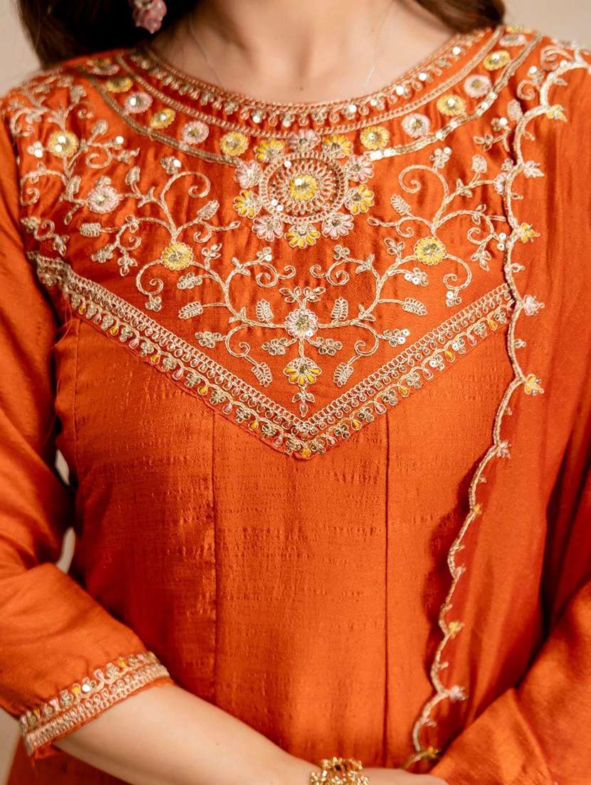 Women Embroidered Three Quarter Sleeves Kurta Pant Set With Dupatta - 22580046 -  Standard Image - 1