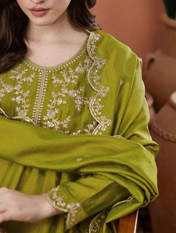 Women Embroidered Long Sleeves Kurta Pant Set With Dupatta - 22580067 -  Standard Image - 4
