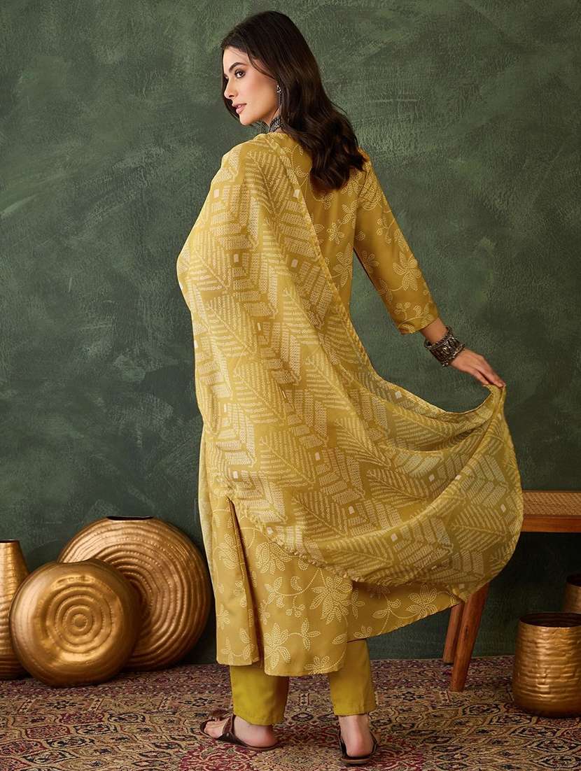 women printed three quarter sleeves kurta pant set with dupatta - 22580110 -  Standard Image - 4