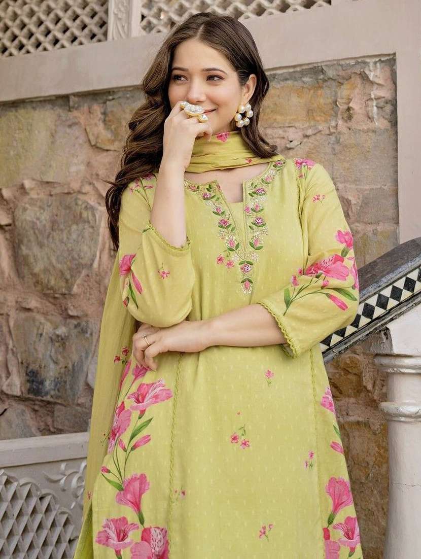 women printed three quarter sleeves kurta pant set with dupatta - 22580113 -  Standard Image - 1